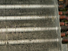 Почему кондиционер плачет