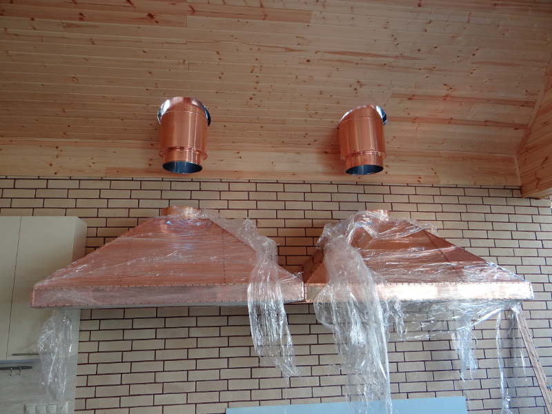 Монтаж двух дымосборников из меди на объекте Внуково