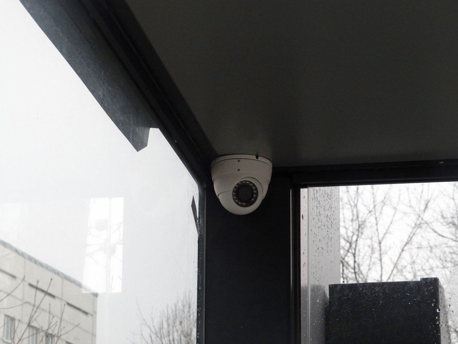 В Москве появилась первая обогреваемая остановка