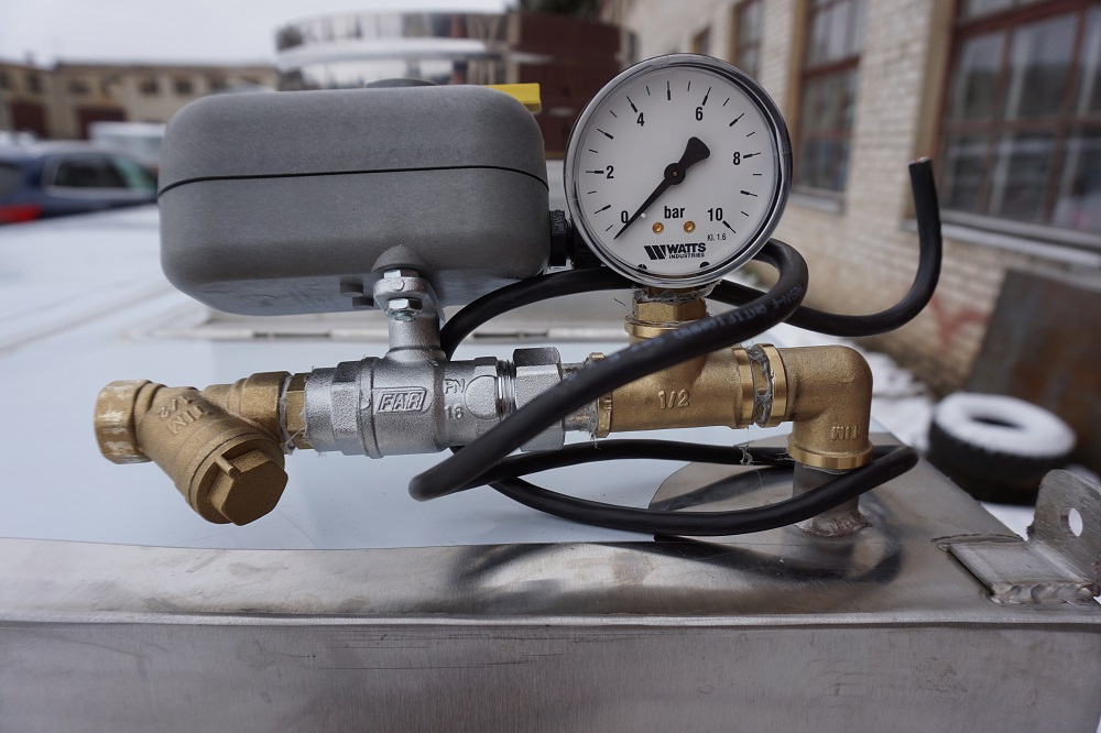 Вытяжные зонты с гидрозатвором для одного из ресторанов курорта «Роза Хутор» г. Сочи