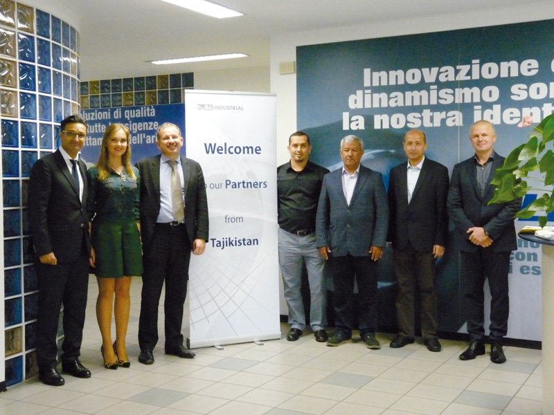 Правительственная делегация Таджикистана на заводе Clint