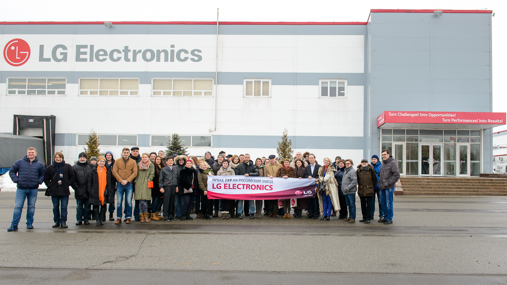 На заводе LG Electronics провели пресс-тур для российских журналистов