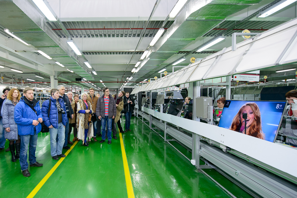 На заводе LG Electronics провели пресс-тур для российских журналистов