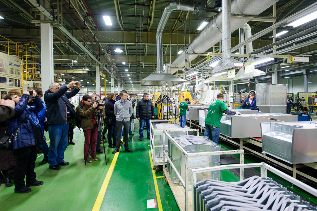 На заводе LG Electronics провели пресс-тур для российских журналистов