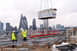 Два чиллера Turbomiser на крыше новой постройки в Лондоне