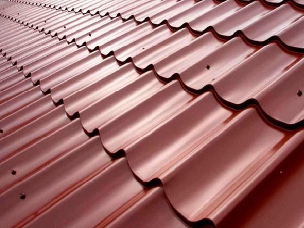 Металлочерепица - пожалуй, лучший кровельный материал по соотношению «качество-цена»